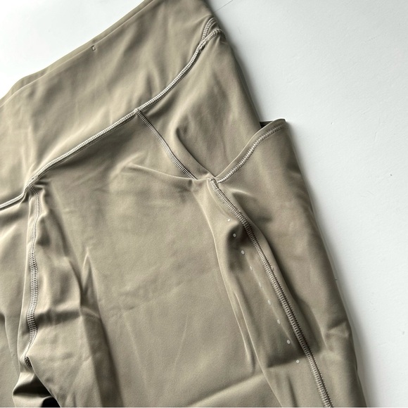 🍂NWT Lululemon Nulux 25” Run Tight. Color: Carbon Dust. Size: 12 - Picture 6 of 14